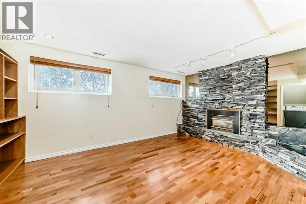 Single Family House 4 Level for Sale in  Dalmeny Hill NW Dalhousie Calgary 