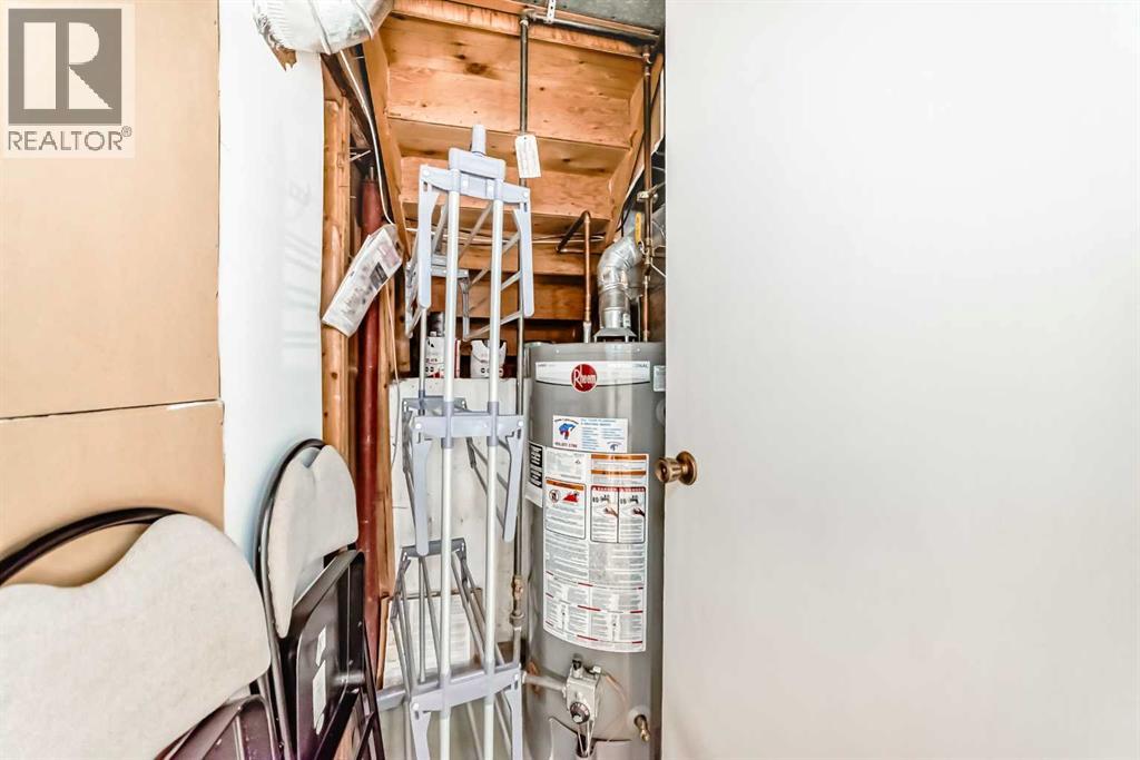 Single Family House 4 Level for Sale in  Dalmeny Hill NW Dalhousie Calgary 