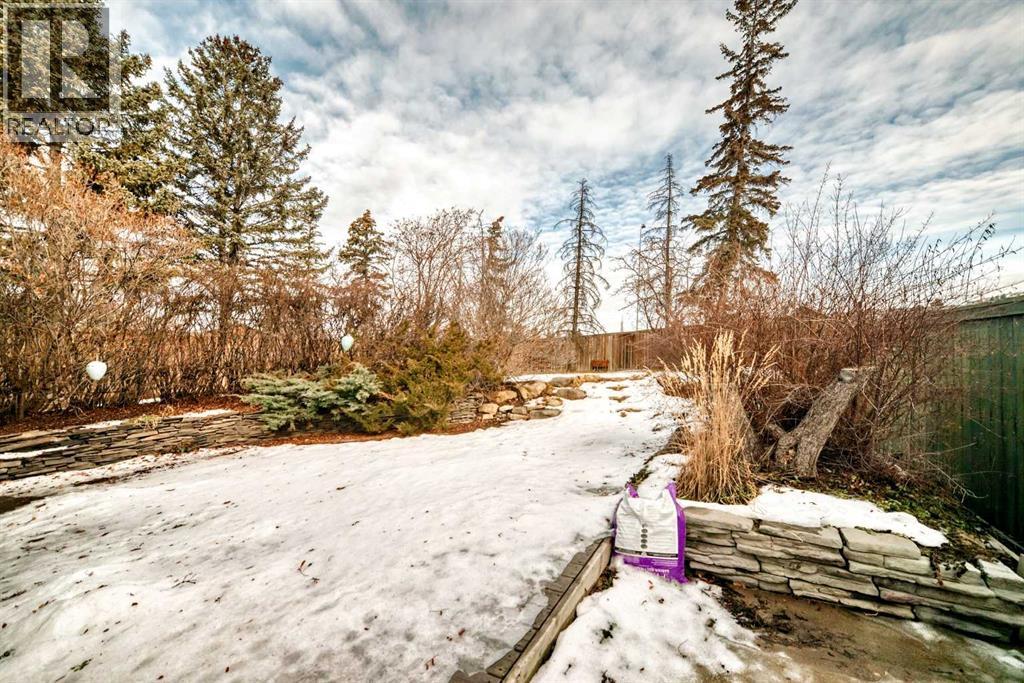 Single Family House 4 Level for Sale in  Dalmeny Hill NW Dalhousie Calgary 