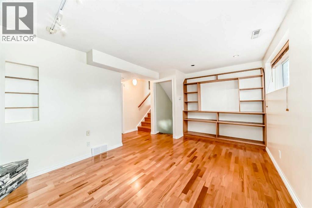 Single Family House 4 Level for Sale in  Dalmeny Hill NW Dalhousie Calgary 