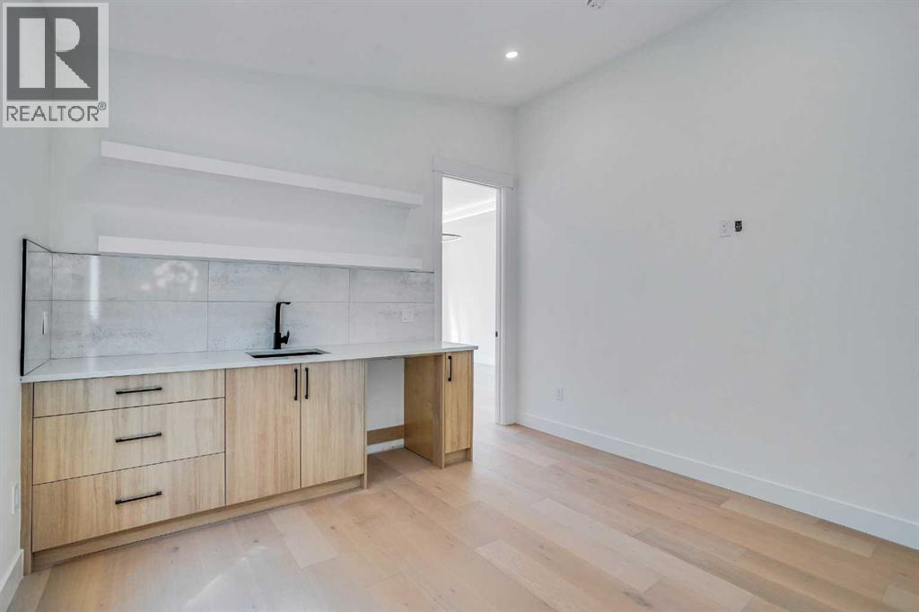 Single Family House for Sale in   Avenue Winston Heights/Mountview Calgary 