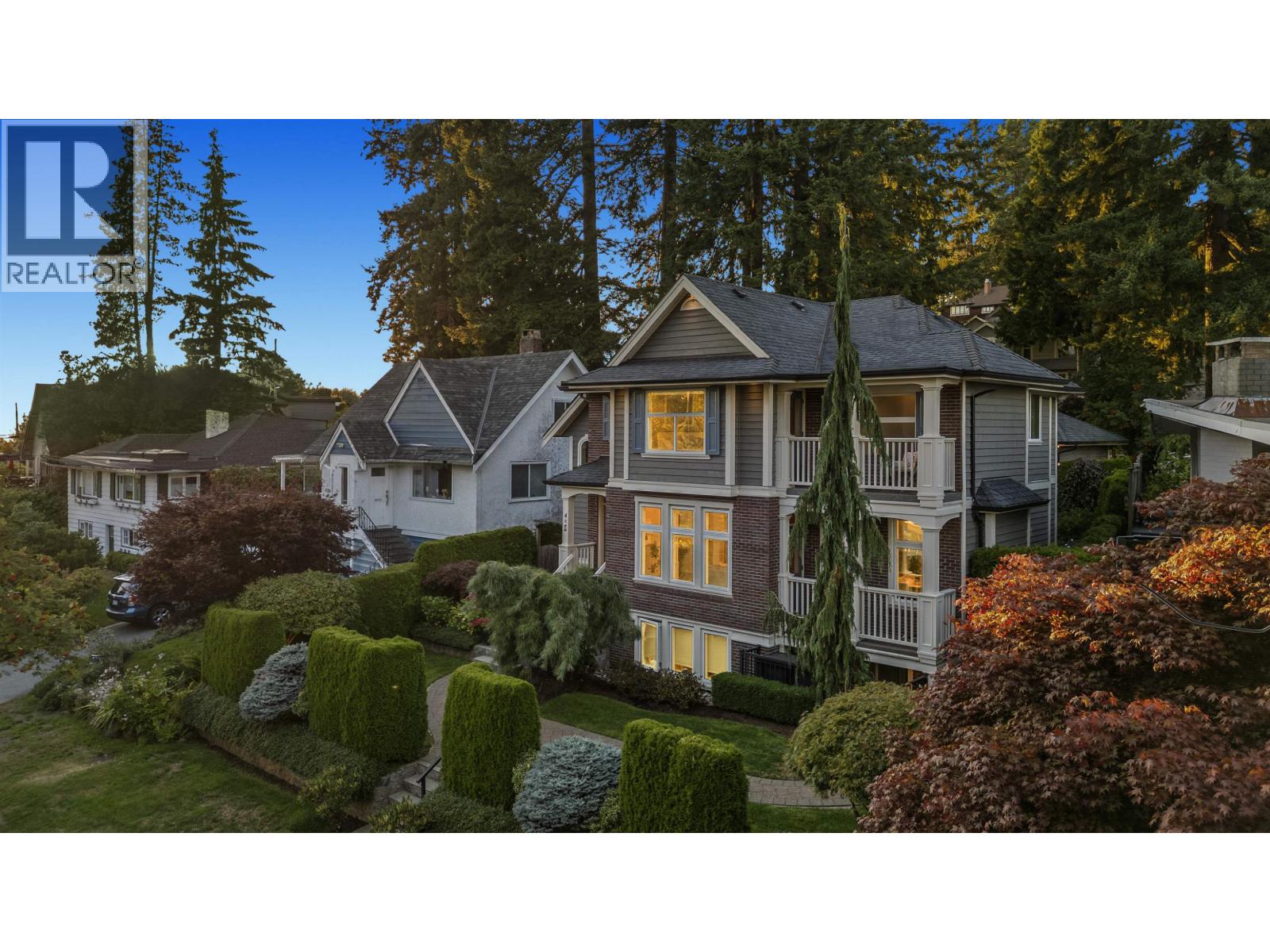 452 TEMPE CRESCENT, North Vancouver