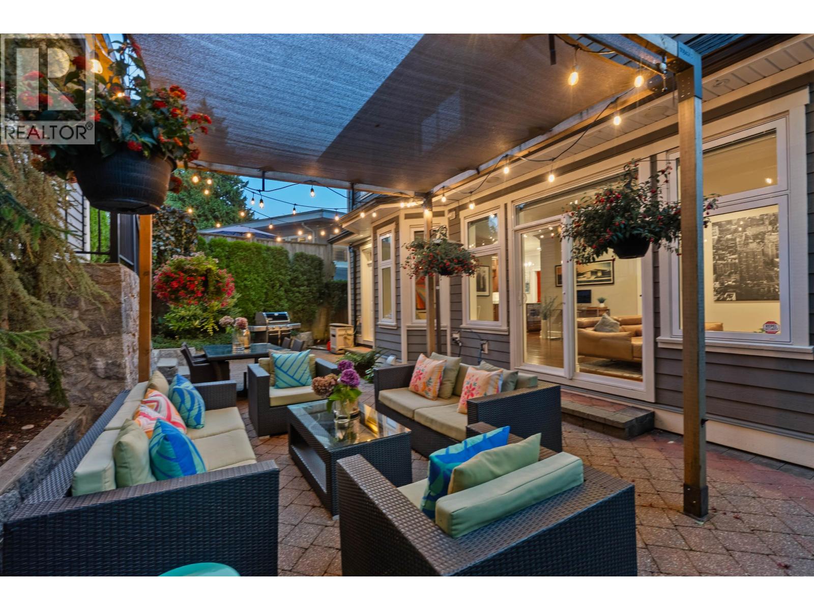 452 TEMPE CRESCENT, North Vancouver