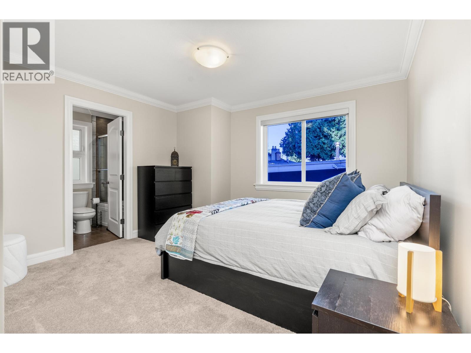 452 TEMPE CRESCENT, North Vancouver