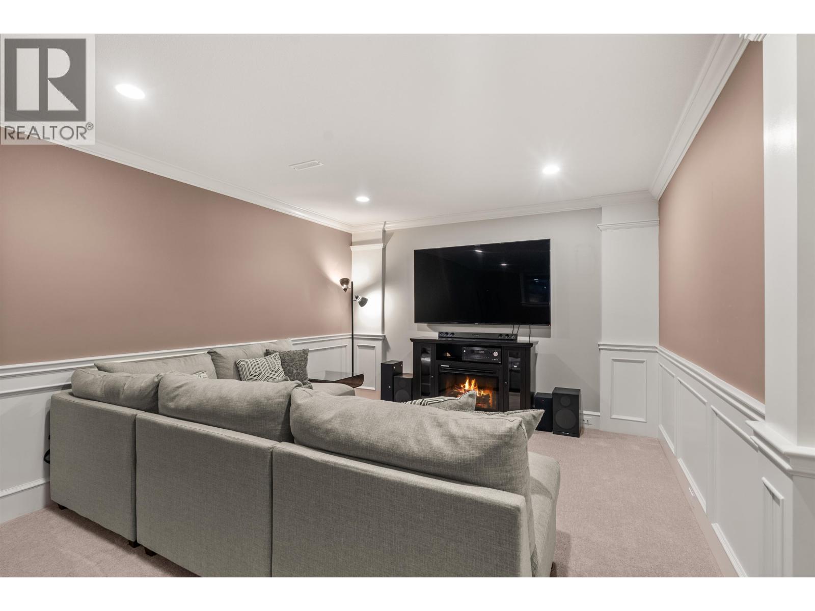 452 TEMPE CRESCENT, North Vancouver