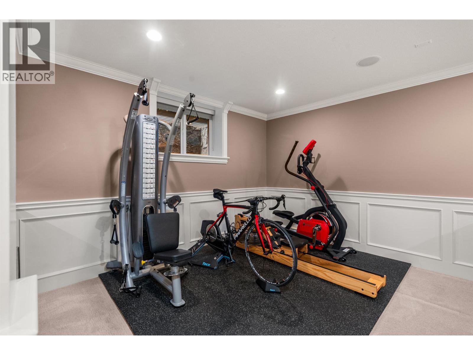 452 TEMPE CRESCENT, North Vancouver