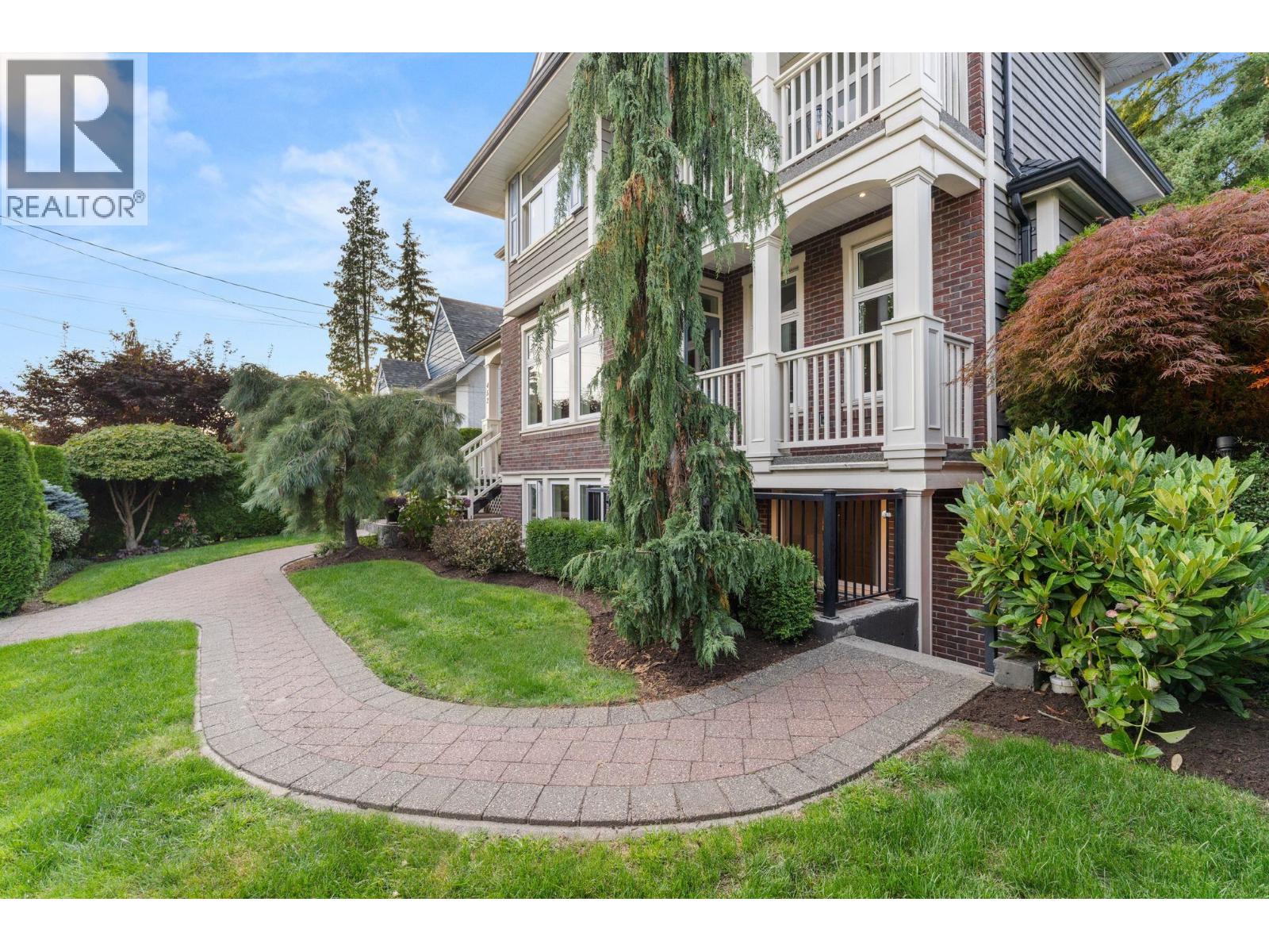 452 TEMPE CRESCENT, North Vancouver