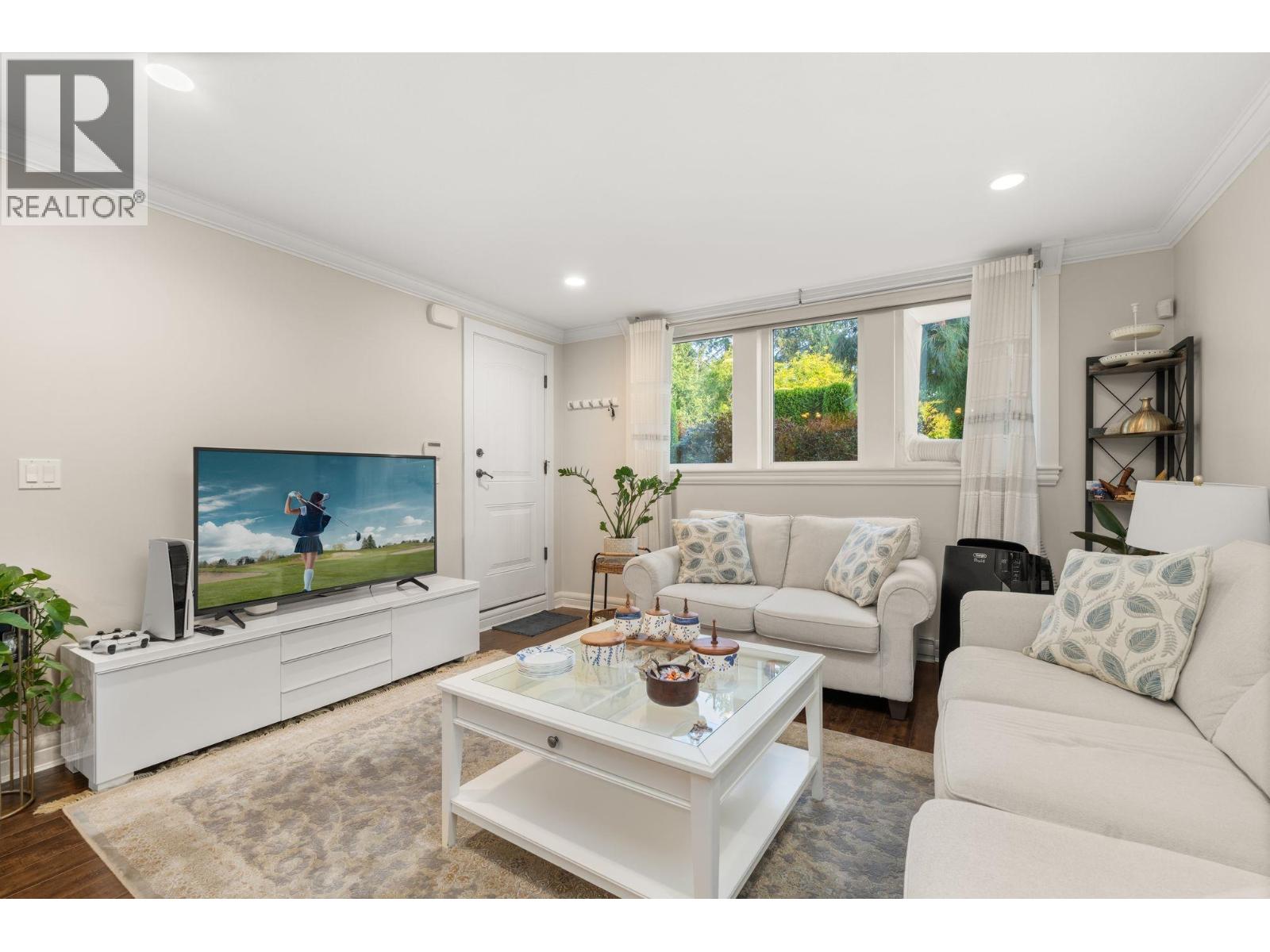 452 TEMPE CRESCENT, North Vancouver