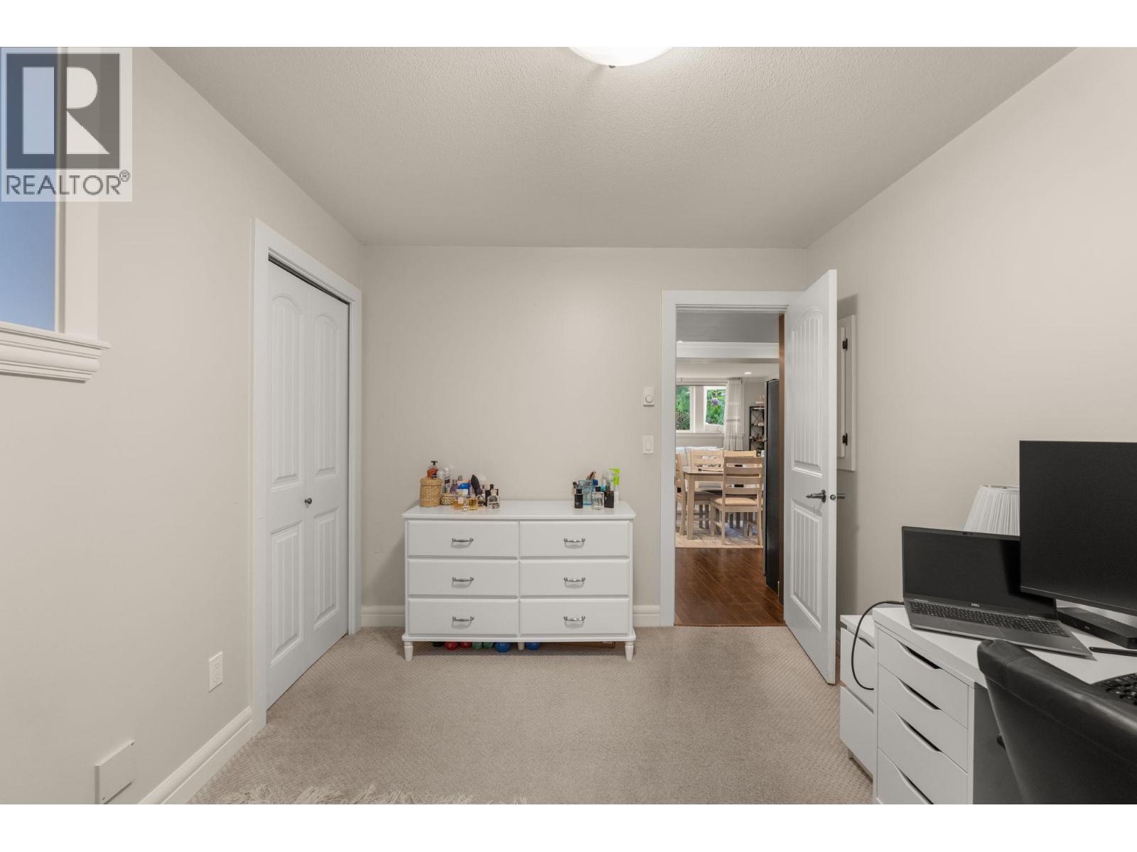 452 TEMPE CRESCENT, North Vancouver