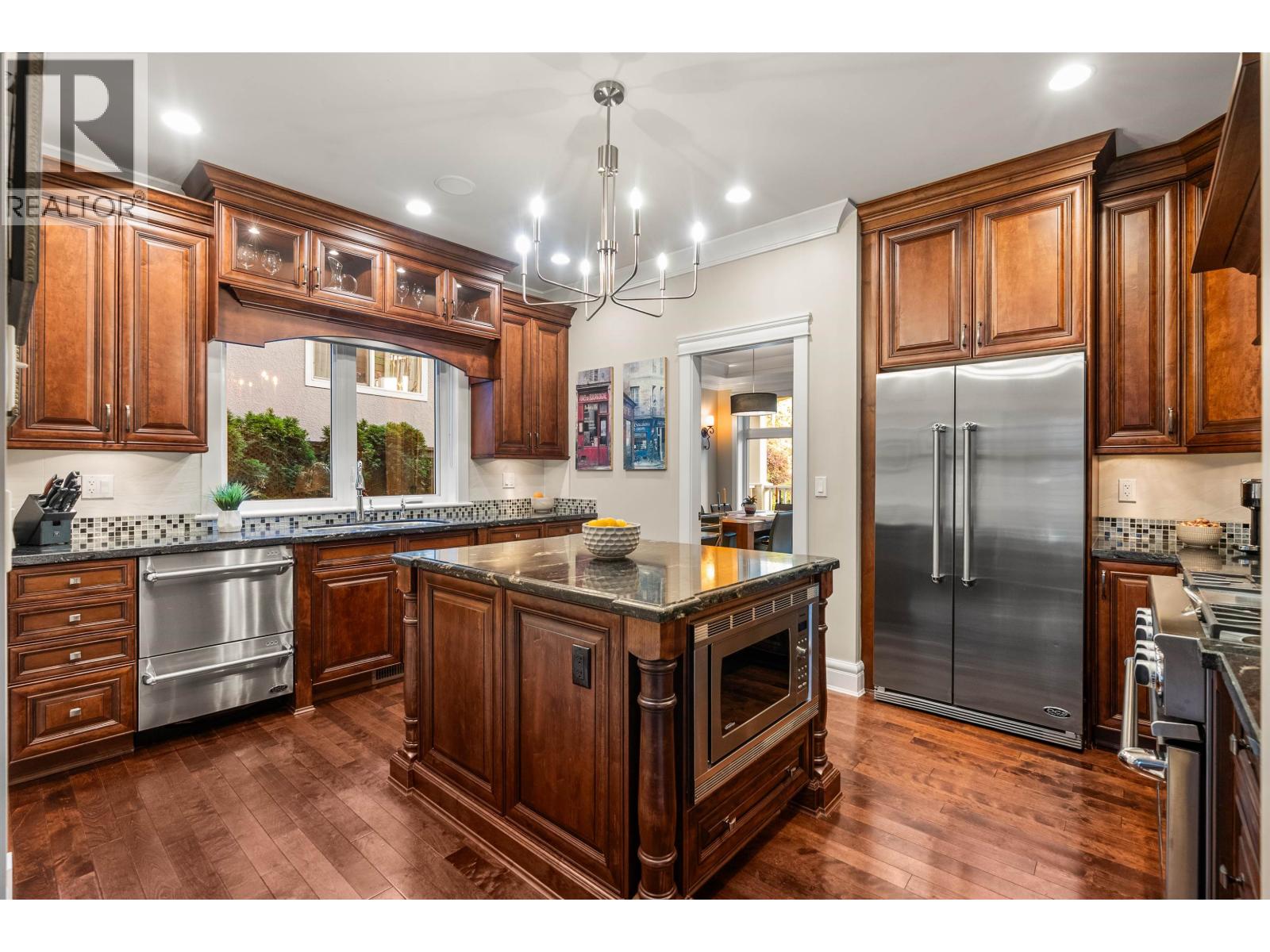 452 TEMPE CRESCENT, North Vancouver