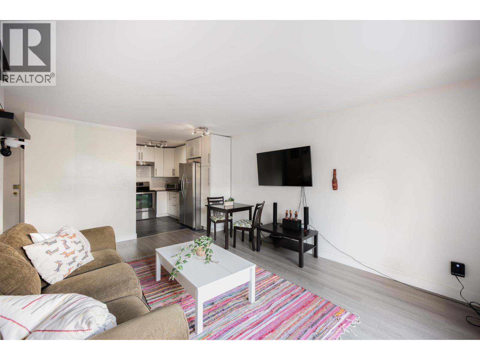 215 251 W 4TH STREET, North Vancouver