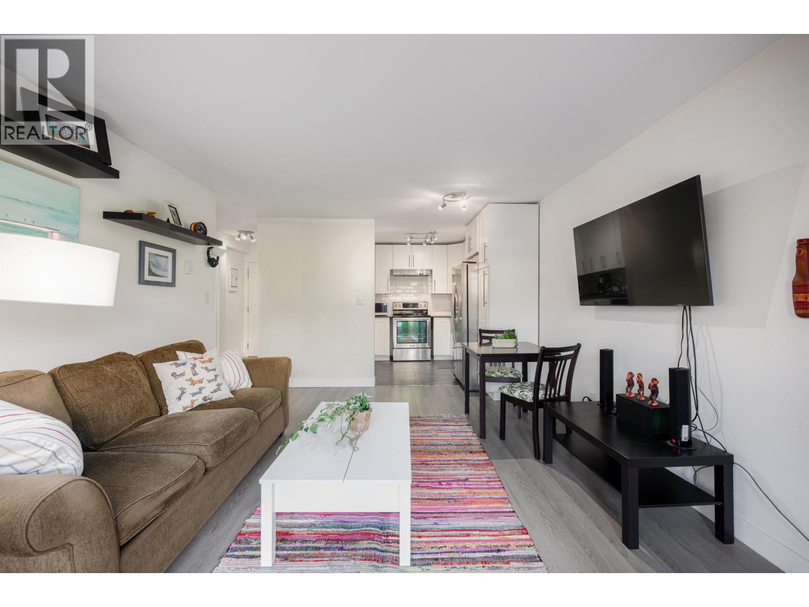 215 251 W 4TH STREET, North Vancouver