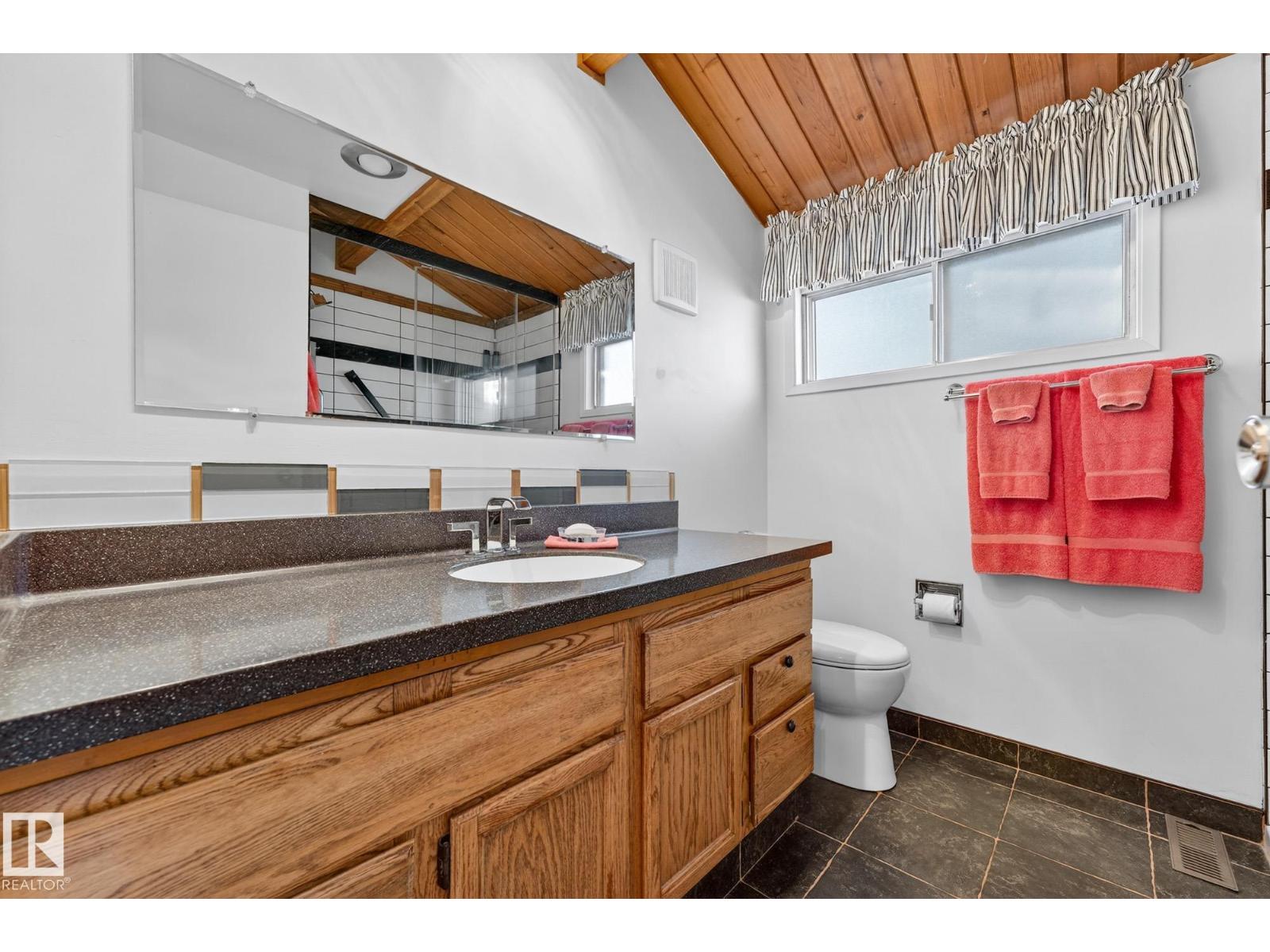 700 LAKESIDE DR, Rural Parkland County