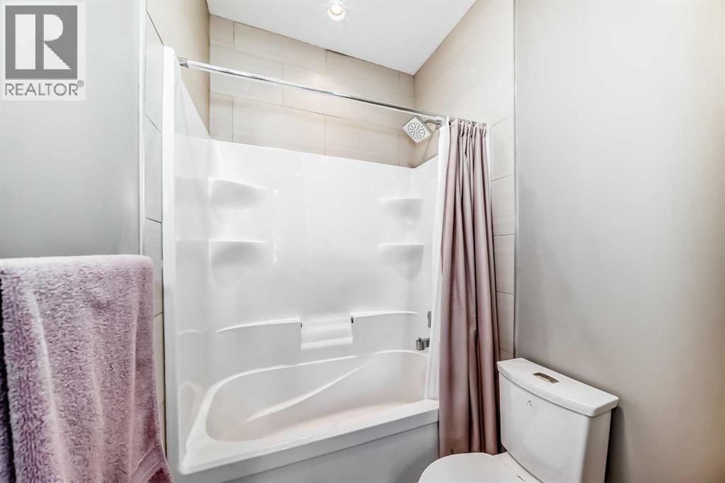 Single Family House for Sale in    Avenue NE Winston Heights/Mountview Calgary 