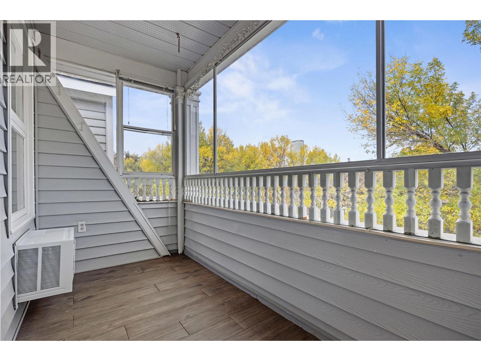 #310 575 Sutherland Avenue - 4