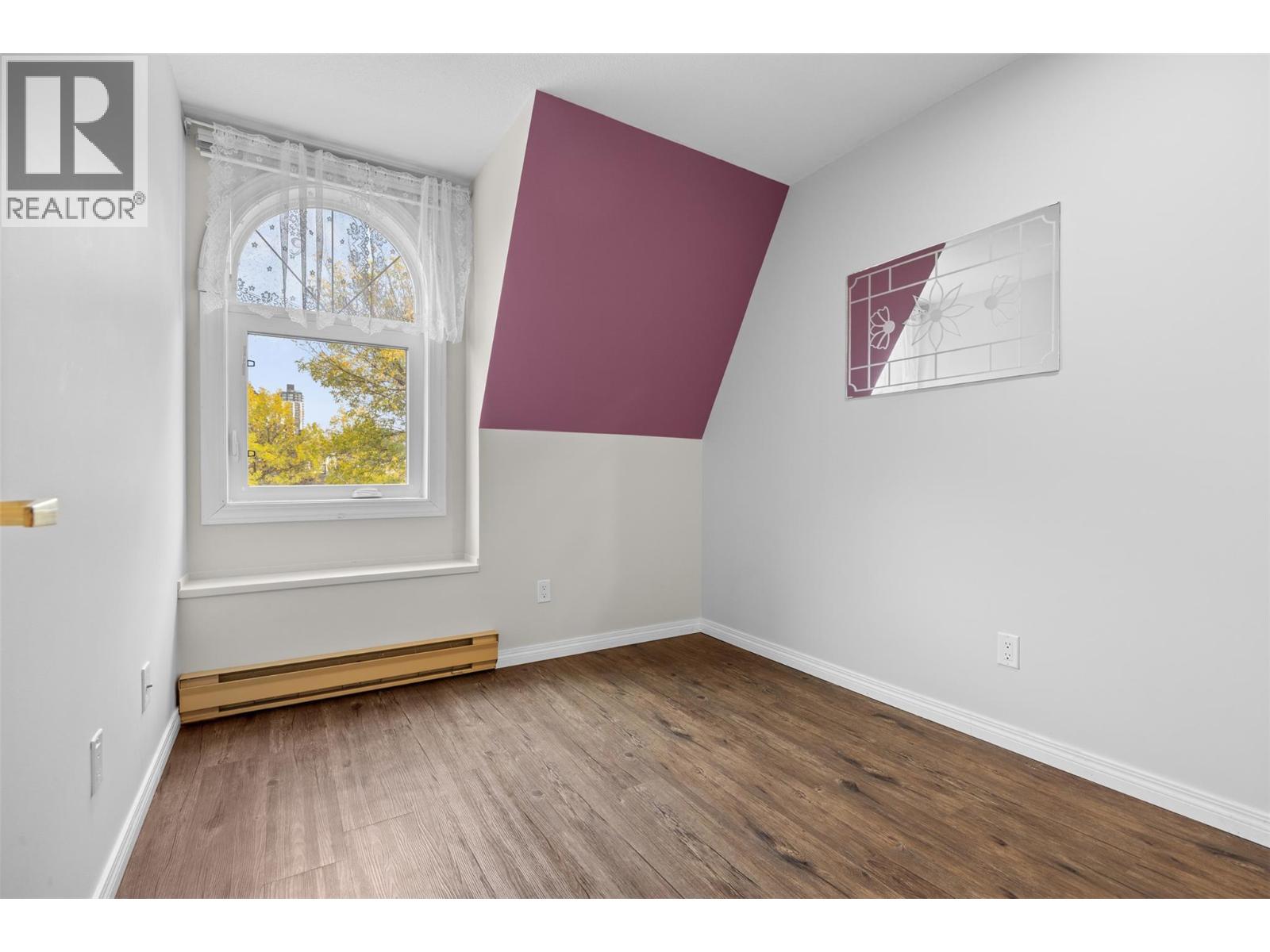 #310 575 Sutherland Avenue - 20