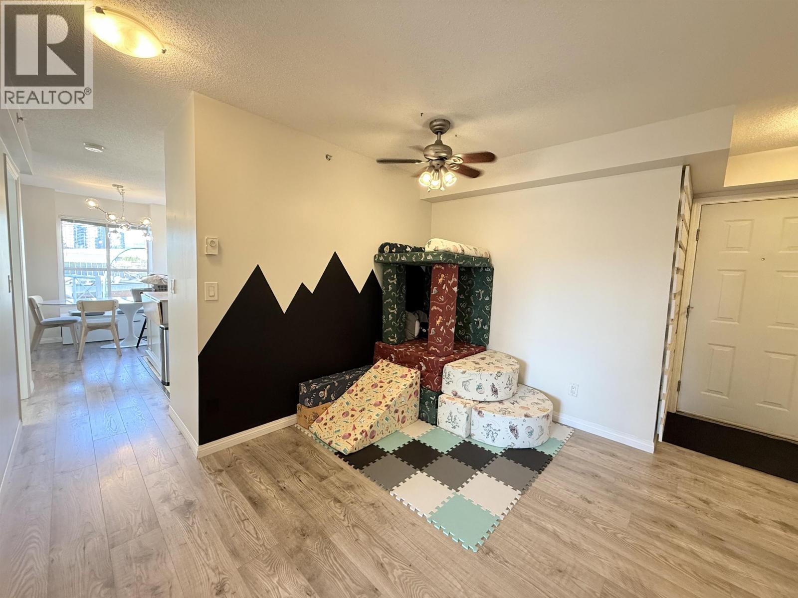 330 528 ROCHESTER AVENUE - Photo 3 of 27, Coquitlam, British Columbia