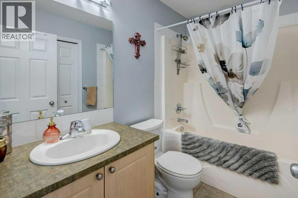 Single Family House for Sale in  Everglen Manor SW Evergreen Calgary 