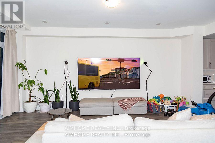 16 - 8 SAYERS LANE - Photo 5 of 18, Richmond Hill (Oak Ridges), Ontario