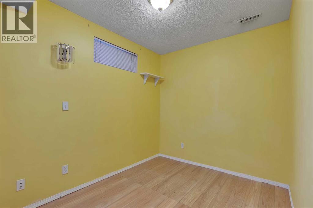 Single Family House for Sale in  Coral Springs Boulevard NE Coral Springs Calgary 