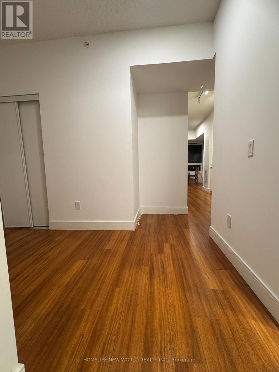 1 Wellington Unit 811 photo 2