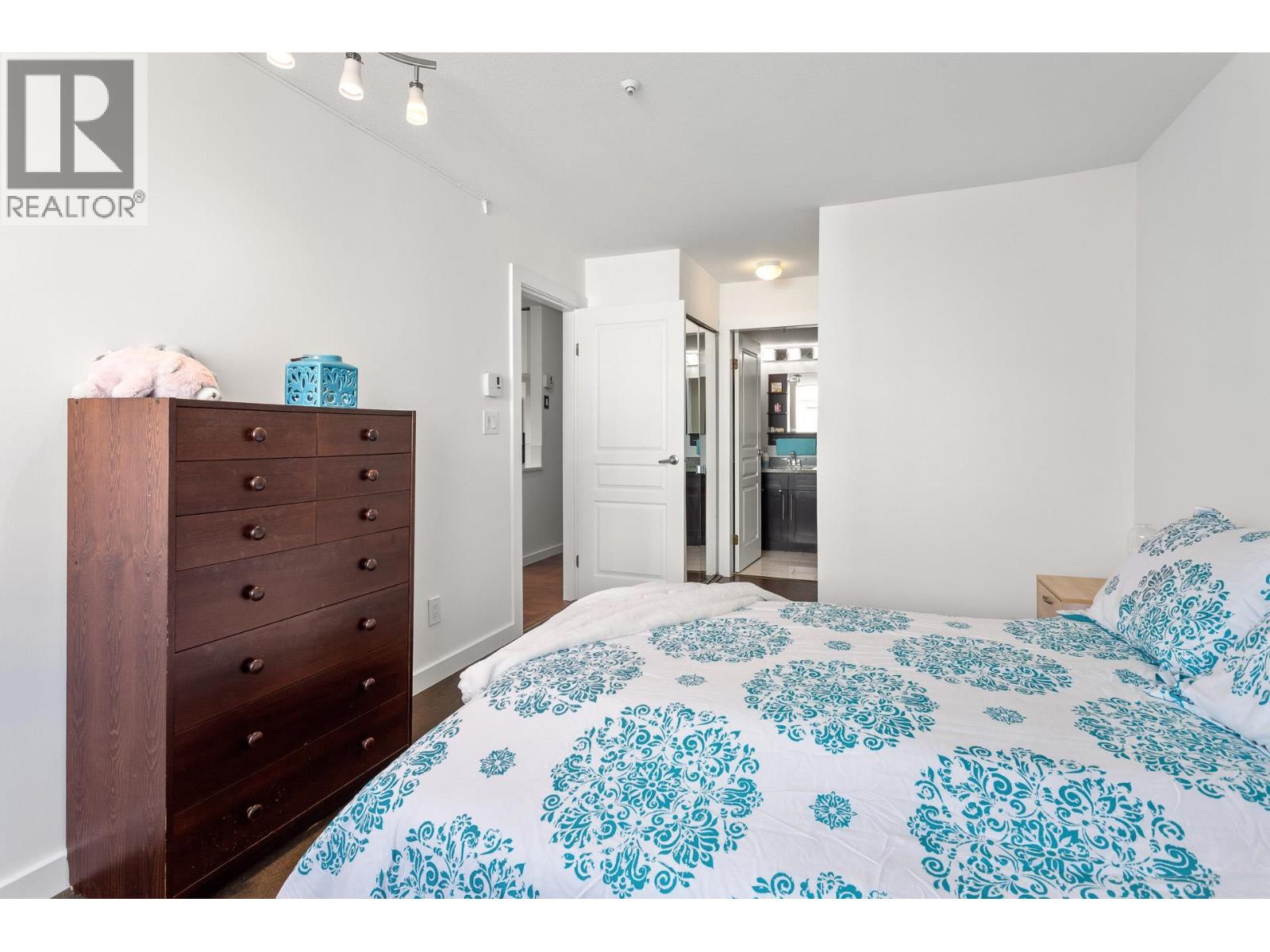 212 8460 JELLICOE STREET, Vancouver