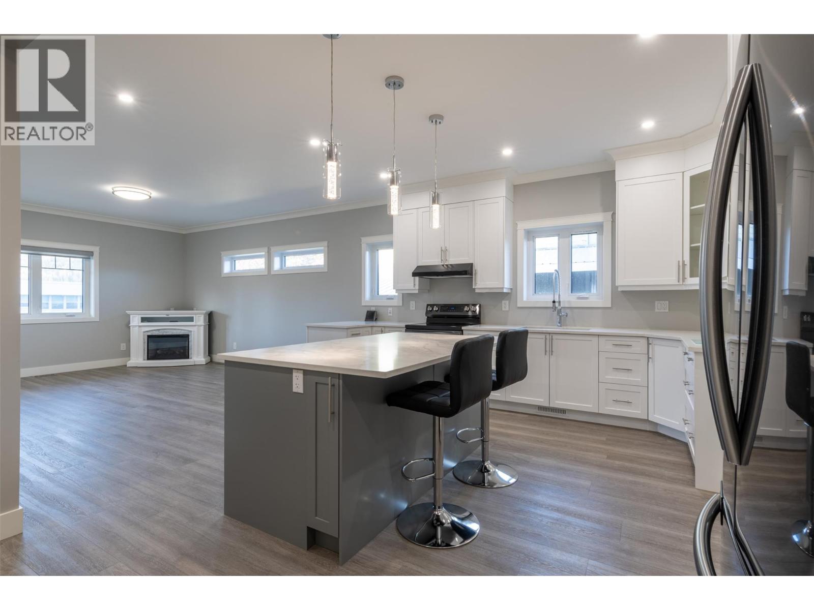 615 9TH STREET S - 22