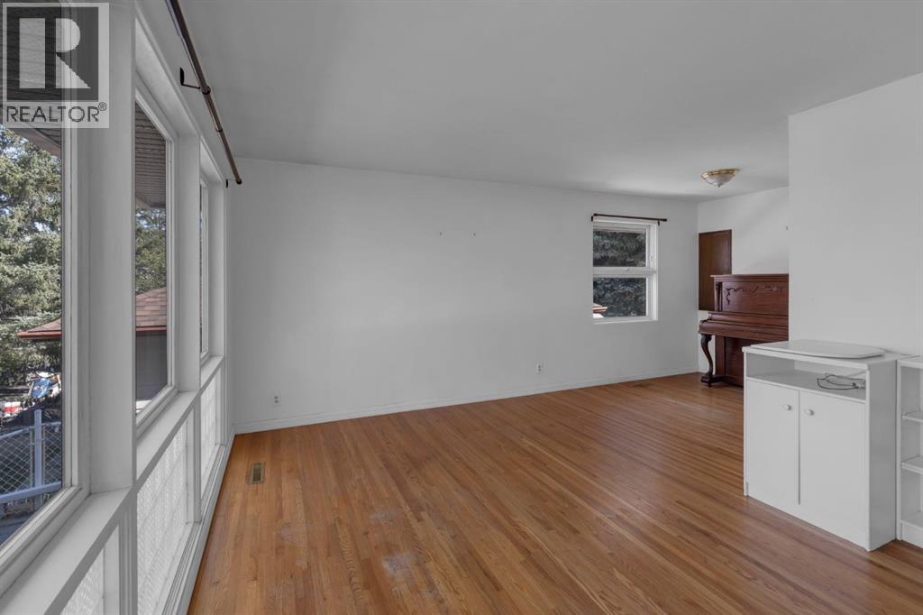 Single Family House Bungalow for Sale in   Avenue NE Winston Heights/Mountview Calgary 