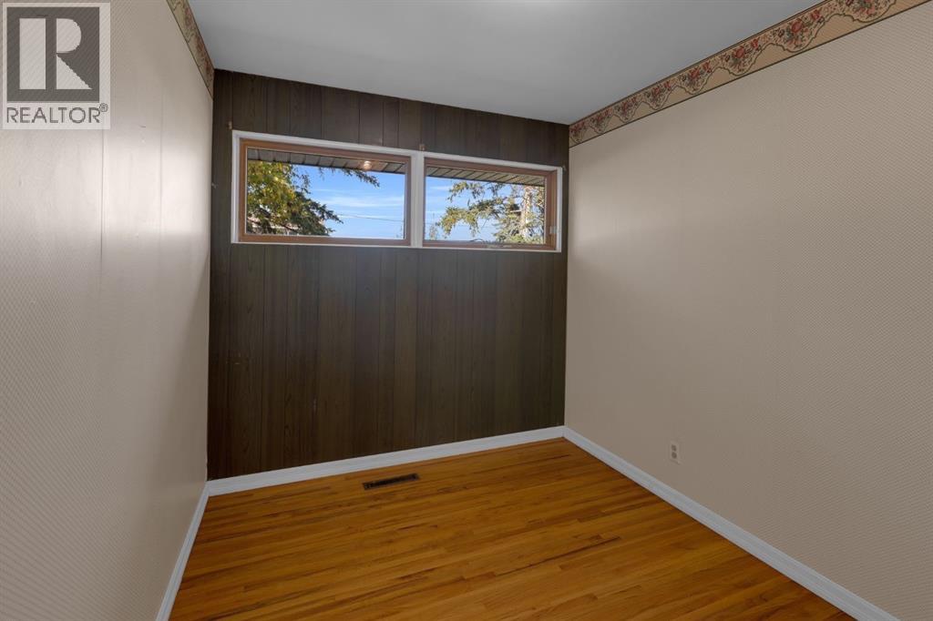 Single Family House Bungalow for Sale in   Avenue NE Winston Heights/Mountview Calgary 