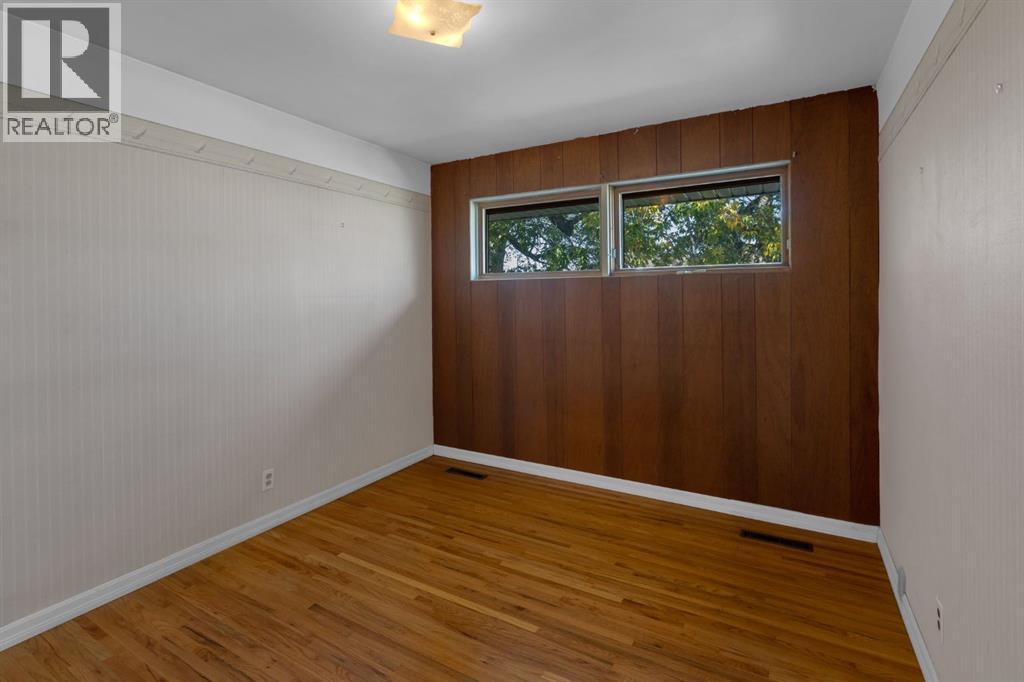 Single Family House Bungalow for Sale in   Avenue NE Winston Heights/Mountview Calgary 