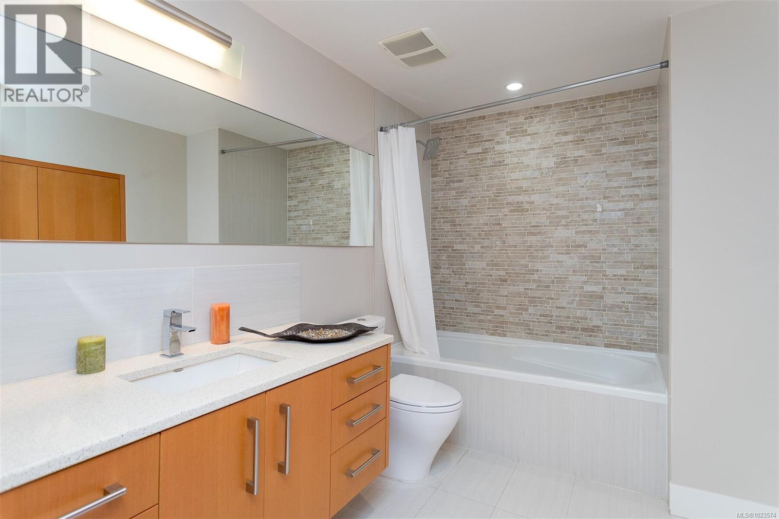  2597 Vista Bay Road, Saanich