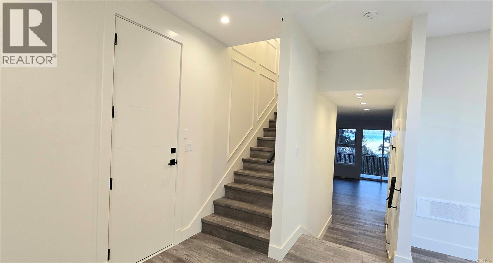 909 HARBOUR VIEW ST - 10