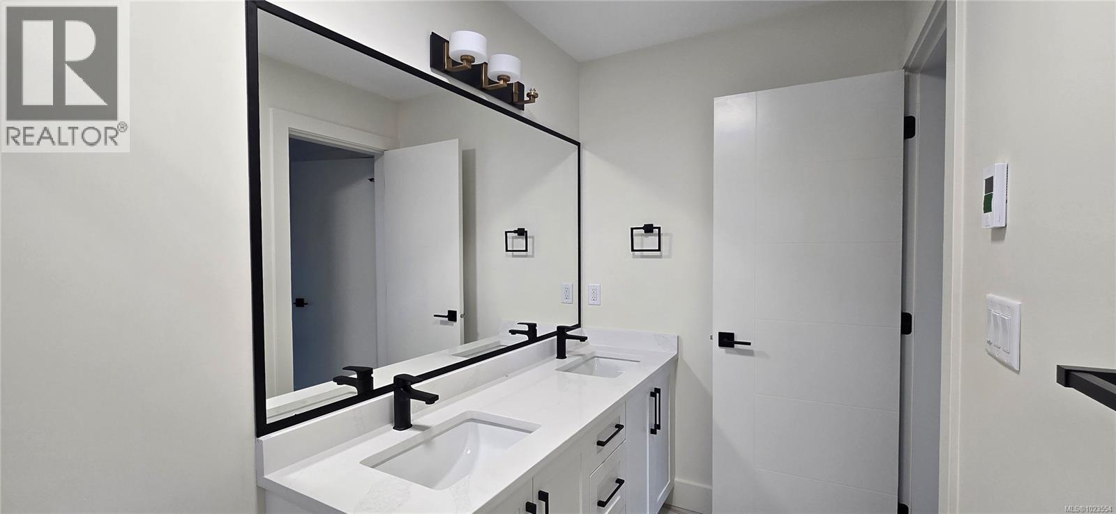 909 HARBOUR VIEW ST - 11