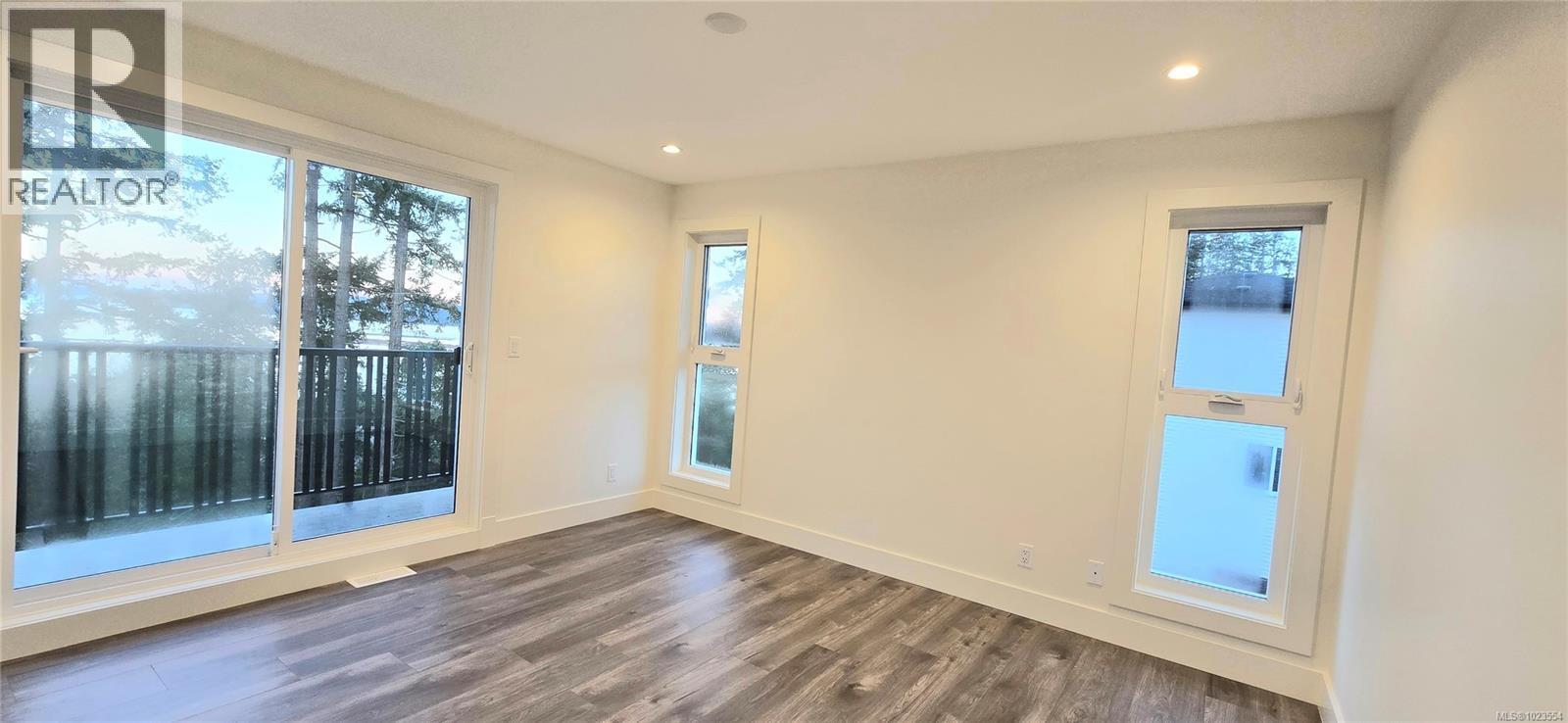 909 HARBOUR VIEW ST - 16