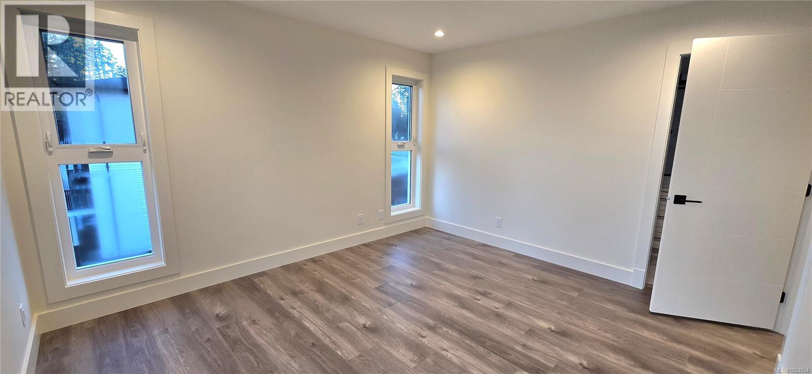 909 HARBOUR VIEW ST - 17