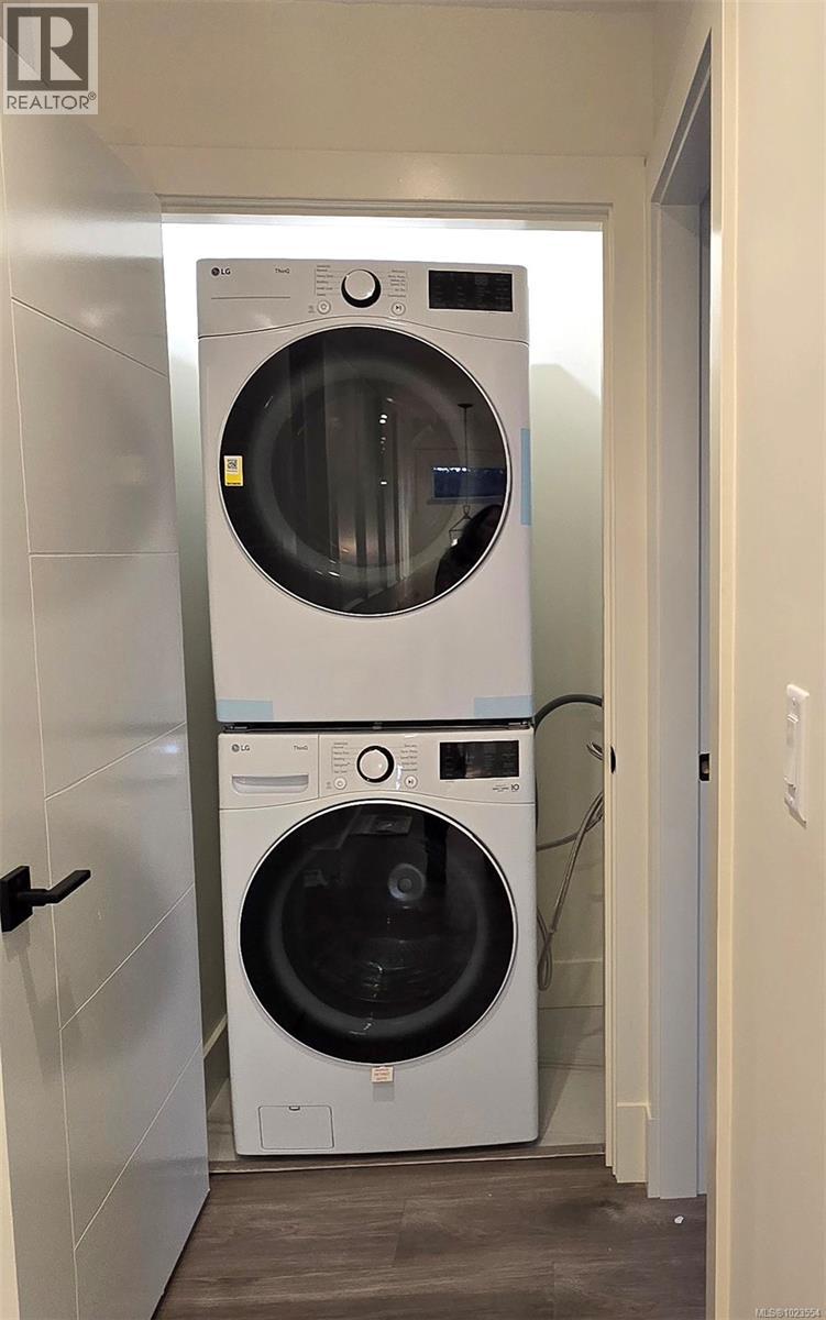 909 HARBOUR VIEW ST - 19