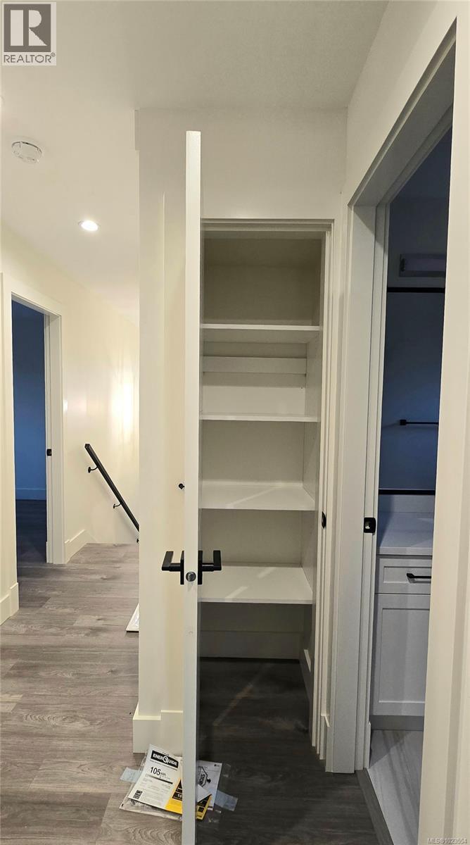 909 HARBOUR VIEW ST - 23