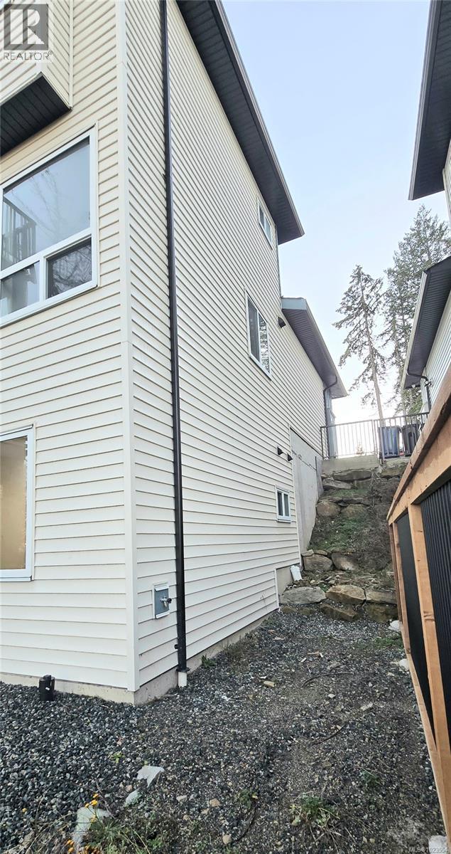 909 HARBOUR VIEW ST - 29