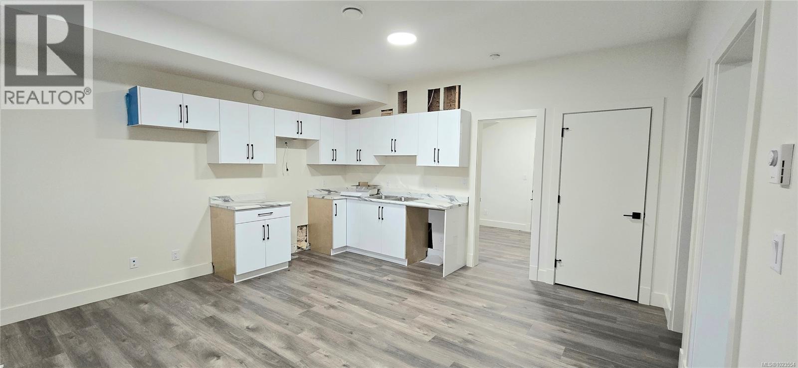 909 HARBOUR VIEW ST - 34