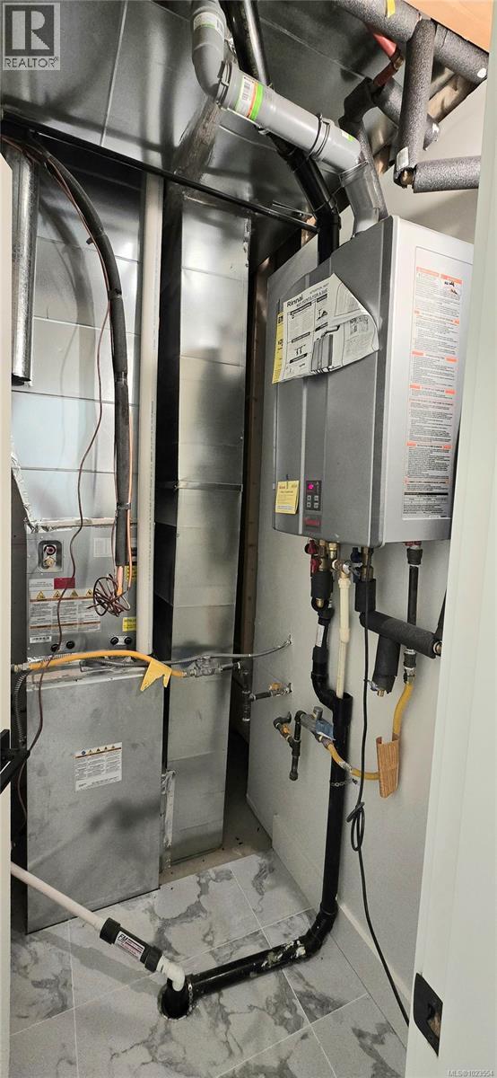 909 HARBOUR VIEW ST - 40