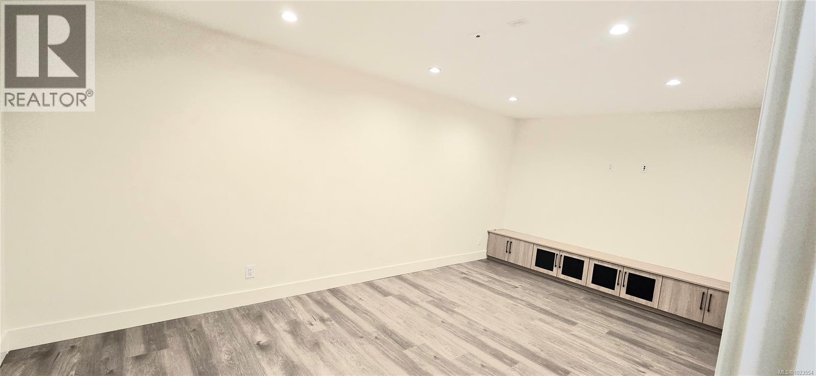 909 HARBOUR VIEW ST - 43