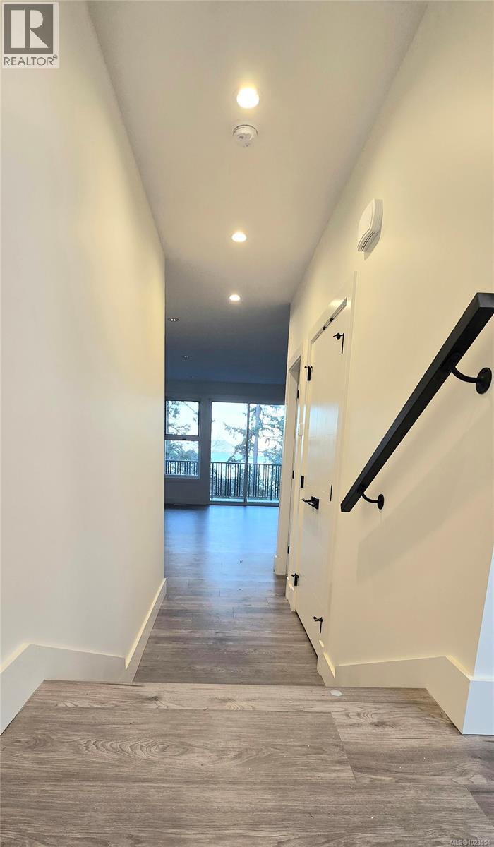 909 HARBOUR VIEW ST - 49