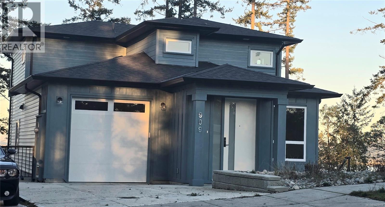 909 HARBOUR VIEW ST - 51