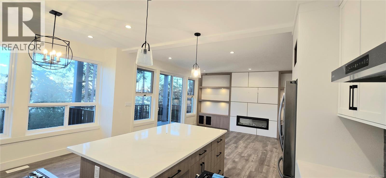 909 HARBOUR VIEW ST - 6