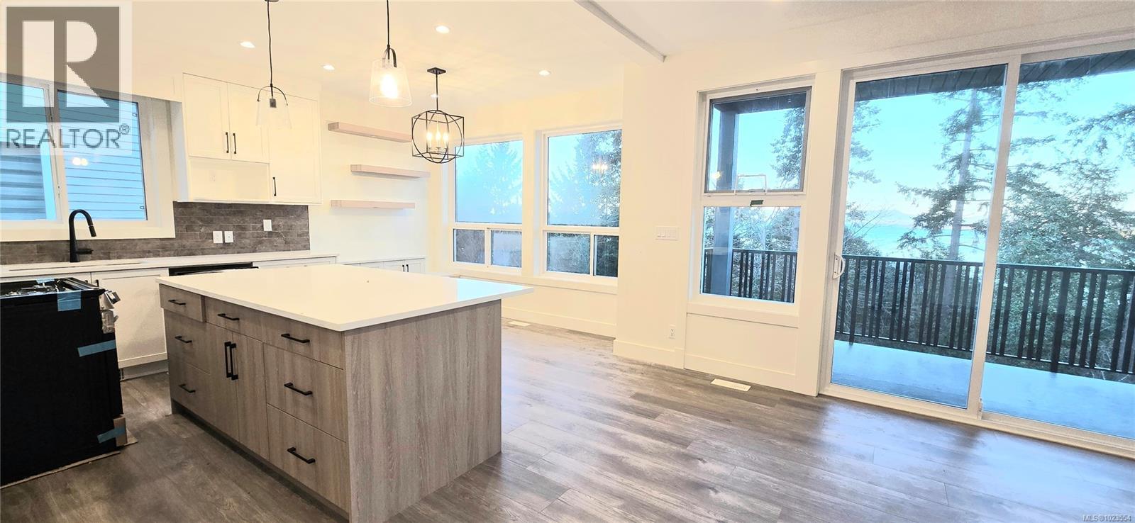 909 HARBOUR VIEW ST - 7