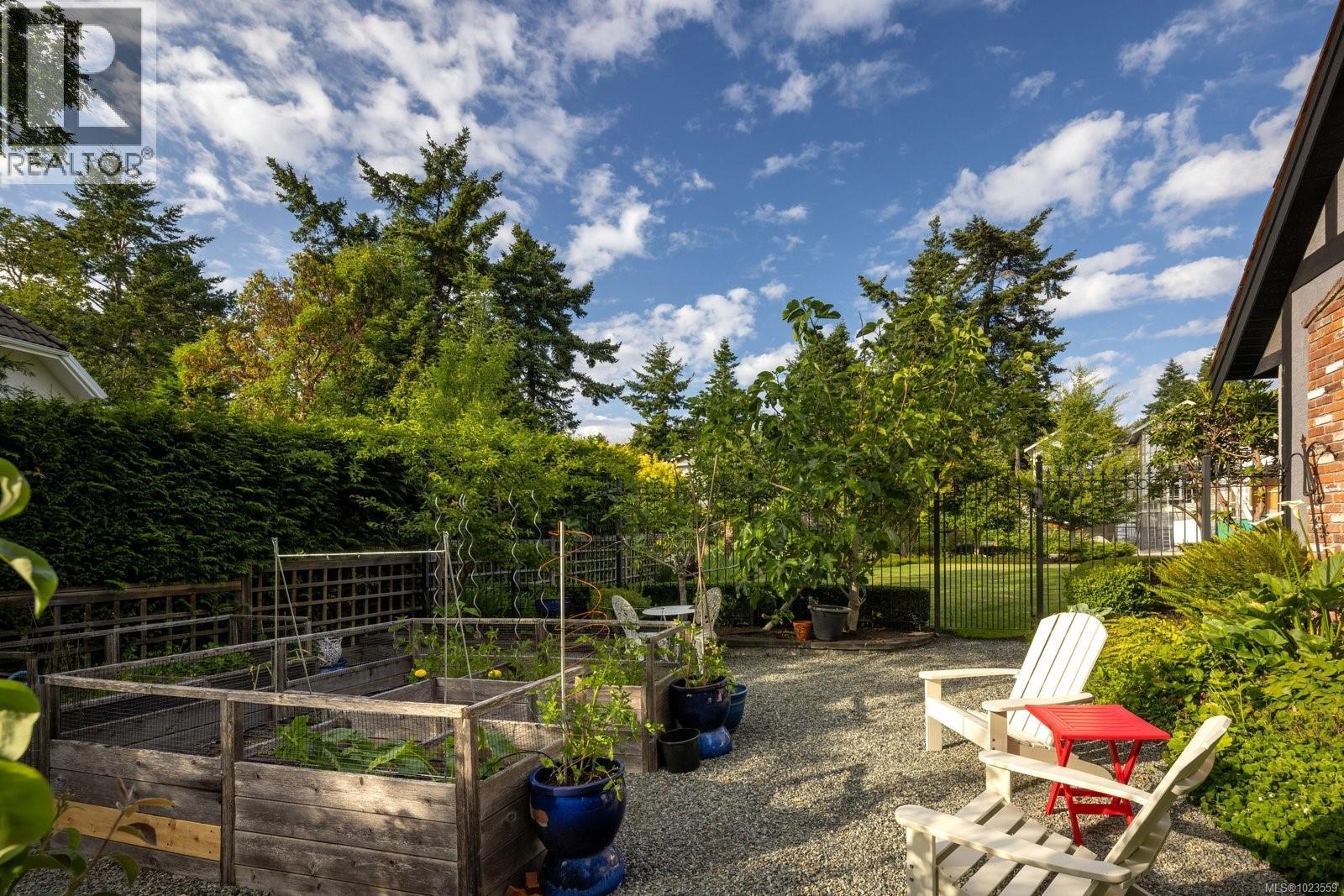  2773 Arbutus Road, Saanich