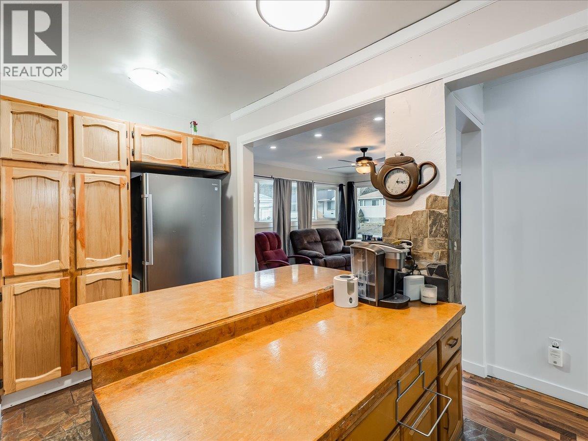 3330 Dahlia Crescent, Trail