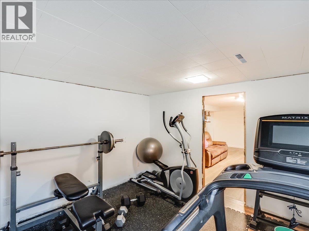 3330 Dahlia Crescent, Trail