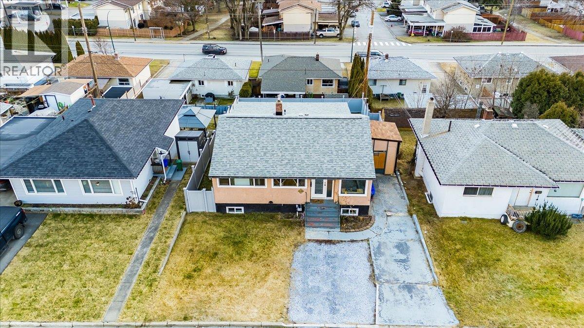 3330 Dahlia Crescent, Trail