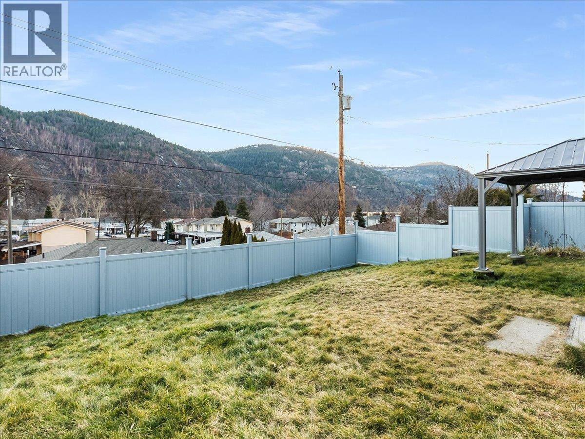 3330 Dahlia Crescent, Trail